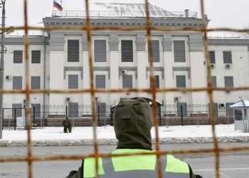 RIA Novosti: Rus diplomatlar Ukrayna'dan ayrılmaya başladı