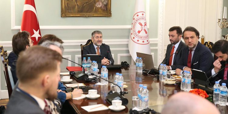 Reuters: Bakan Nebati, Londra’da kurun sabit kalacağını taahhüd etti