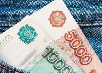 Ruble haftaya yüzde 30 değer kaybıyla başladı