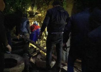 Ruhsatsız maden ocağında göçük: İki işçi mahsur kaldı