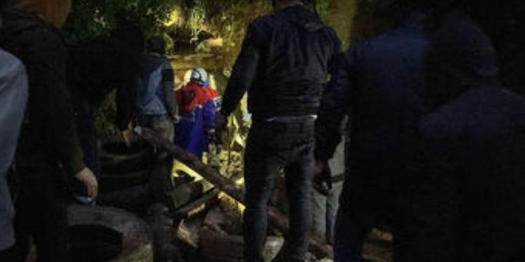 Ruhsatsız maden ocağında göçük: İki işçi mahsur kaldı