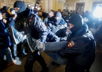 Ruslar &lsquo;Ukrayna&rsquo; i&ccedil;in sokağa &ccedil;ıktı! &Ccedil;ok sayıda g&ouml;zaltı var