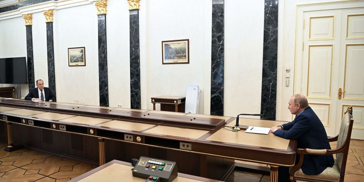 Rusya Dışişleri Bakanı Lavrov’dan Putin’e: Batı ile müzakerelere devam edilmeli