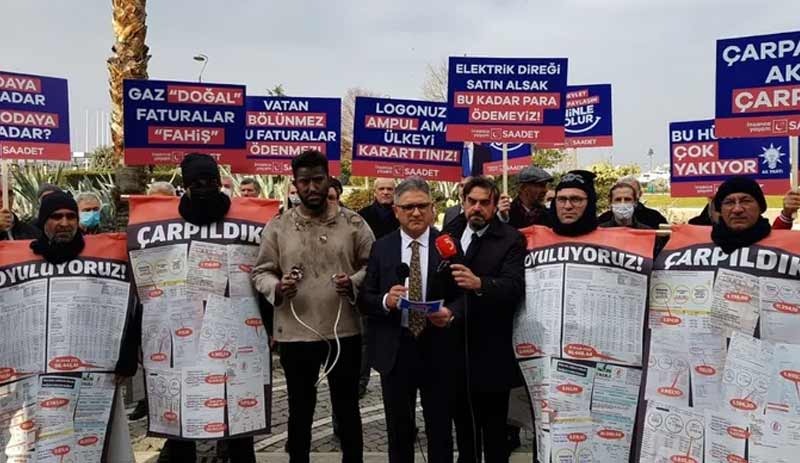 SAADET’ten zam eylemi: AKP zam oldu yağıyor