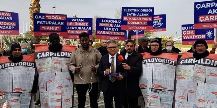 SAADET’ten zam eylemi: AKP zam oldu yağıyor