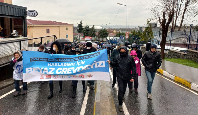 Sağlık çalışanları ülke genelinde 'beyaz grevde'