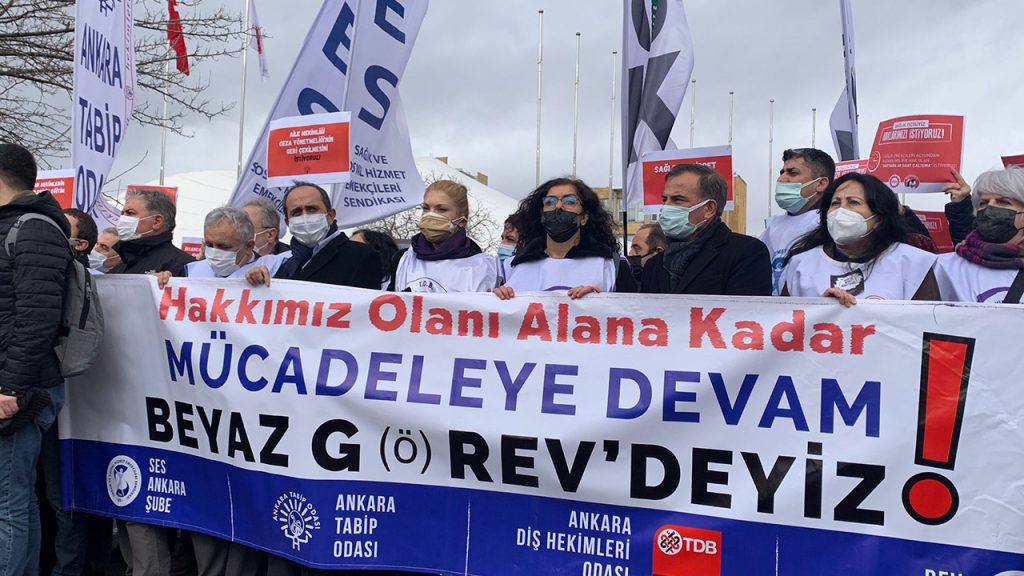 Sağlık çalışanları grevde: Van’da sekiz kişi gözaltına alındı