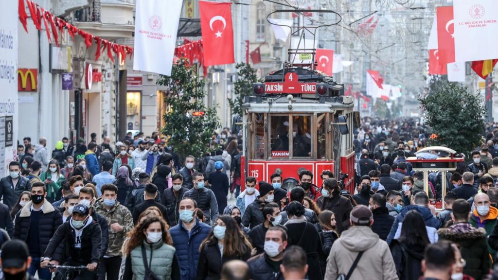 Sağlık Bakanı Koca: İstanbul'da günlük vaka sayıları 40 binden 20 binin altına indi