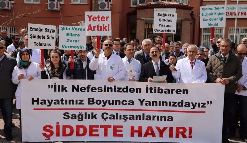 Sağlıkta şiddet engellenmiyor: Acil serviste hemşireye saldırı