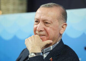 Saray menüsündeki ejder meyveli smoothie ile gündem olan Erdoğan gençlere nar-portakal suyu önerdi
