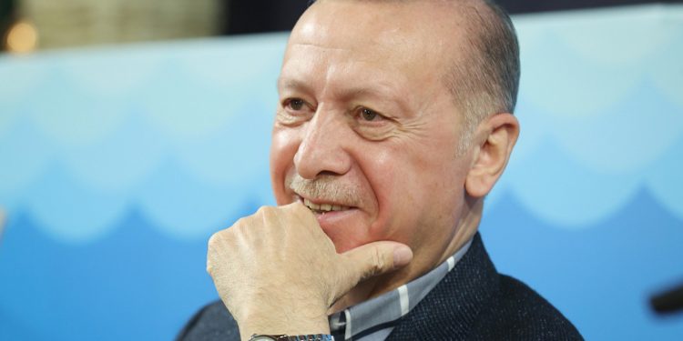 Saray menüsündeki ejder meyveli smoothie ile gündem olan Erdoğan gençlere nar-portakal suyu önerdi