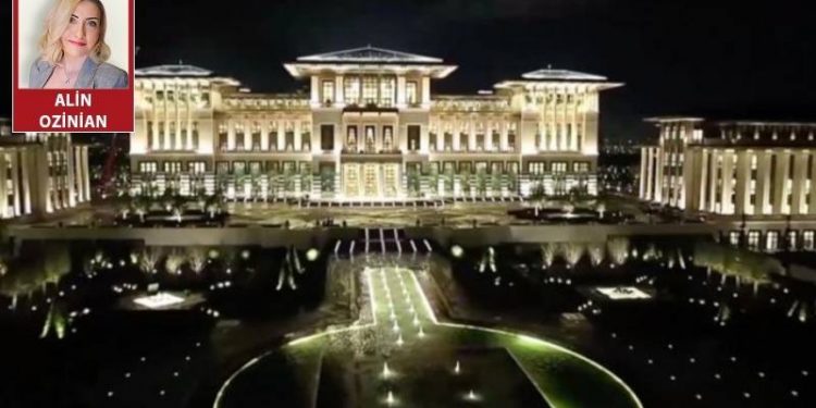 Sarayda ‘Gece Oyunları’: Azil, istifa, genelge