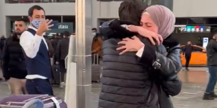 Savaşın ayırdığı Suriyeli iki kardeş altı yıl sonra İstanbul'da birbirine kavuştu