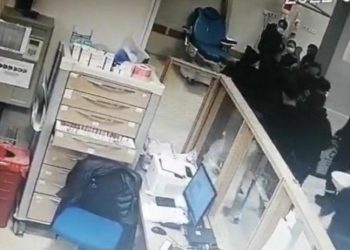 Sağlık çalışanlarını darp eden 2 hasta yakını tutuklandı