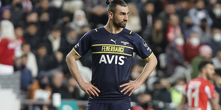 Serdar Dursun, elmacık kemiğinde kırık şüphesiyle hastaneye kaldırıldı