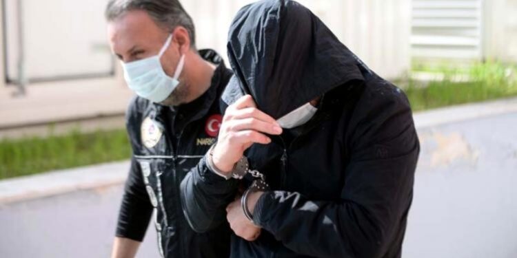 Sucuk ve kavurma paketlerinden 11 kilo esrar çıktı