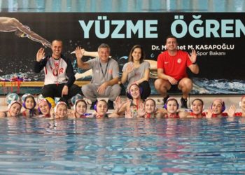 Sutopu Federasyonu tepkilerin ardından mayolu fotoğraf paylaştı