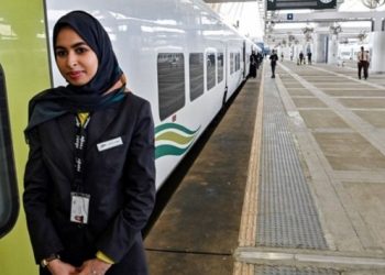 Suudi Arabistan'da 30 kadın için açılan iş ilanına 28 bin kadın başvurdu