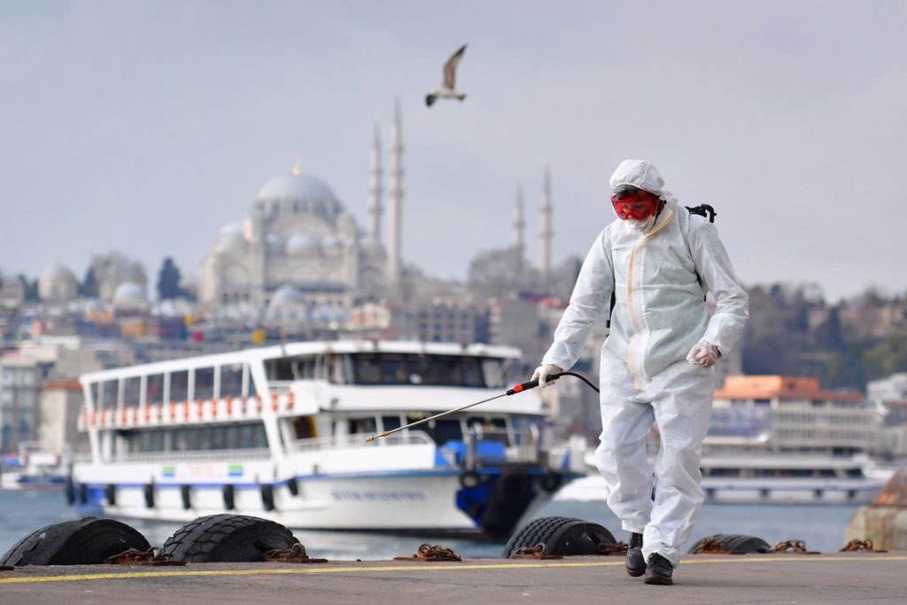 Türkiye’de her 7 kişiden biri koronavirüse inanmıyor: Dünyada durum ne?