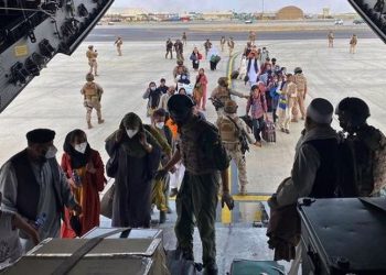 Taliban, Afganların tahliyesine izin vermeyeceğini duyurdu