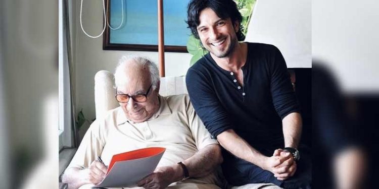 Tarkan'dan 'barış' çağrılı Yaşar Kemal paylaşımı