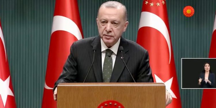 Tayyip Erdoğan: Enflasyon kamburunu bir süre daha taşımak zorunda kalacağız