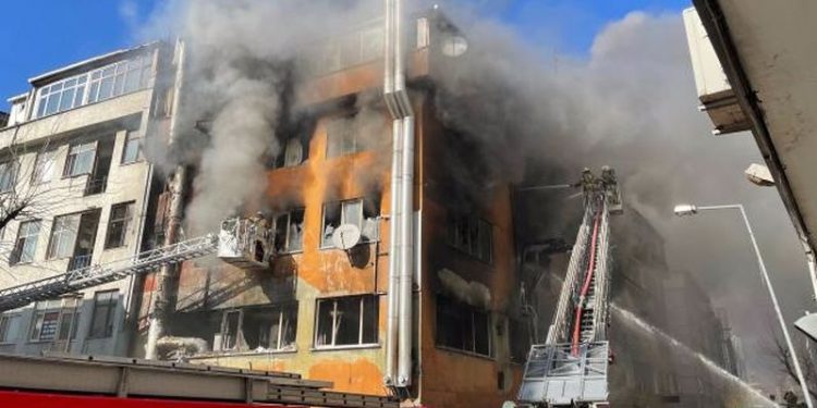 Tekstil atölyesindeki yangınla ilgili 3 kişi tutuklandı