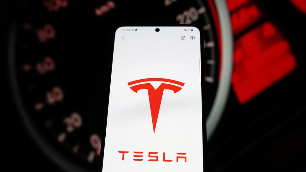 Tesla 817 bin aracını geri çağırıyor