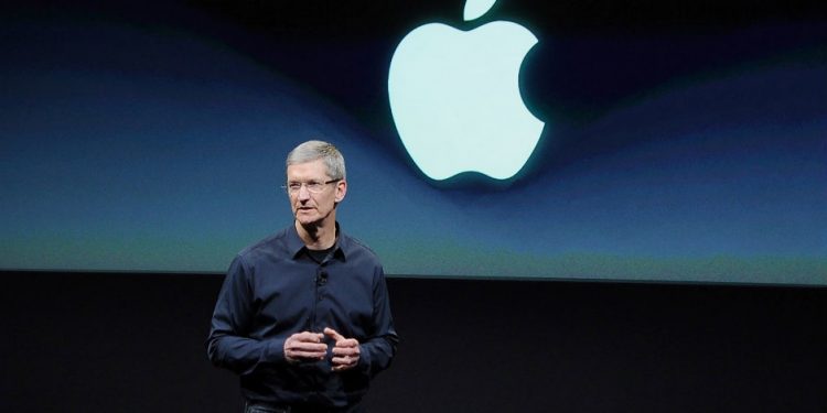 Tim Cook 99 milyon dolar ikramiye aldı, ortalık karıştı: Yatırımcılar paketin reddedilmesini istiyor
