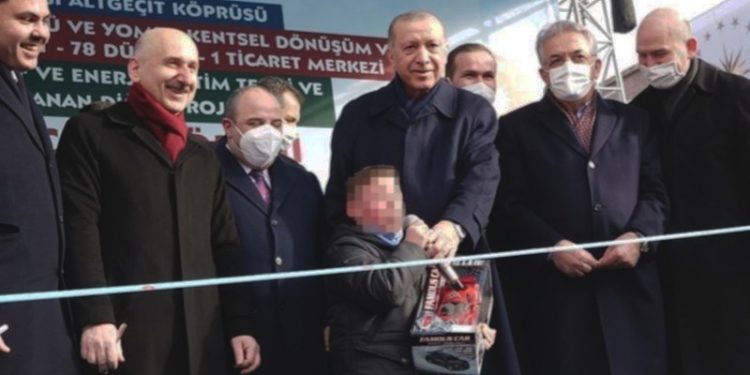 Trabzon mitingindeki çocuğun af istediği babanın avukatı AKP'li vekil çıktı