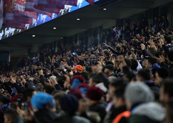 Trabzonspor-Konyaspor maçında kalp krizi geçiren taraftar, yaşamını yitirdi