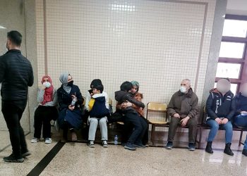 Tutuklama kararı sonrası anneler, evlatlarıyla böyle vedalaştı