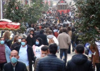 Türkiye'de günlük vaka sayısı 100 bini aştı