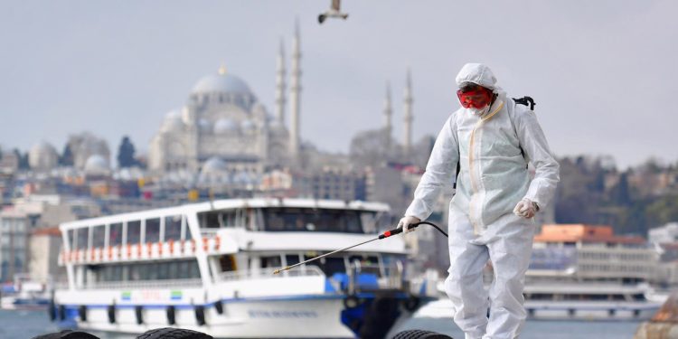 Türkiye’de her 7 kişiden biri koronavirüse inanmıyor: Dünyada durum ne?