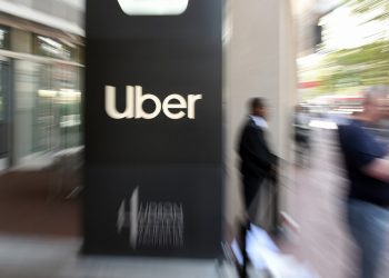 Uber’in siyah lüks araçları yeniden İstanbul’da