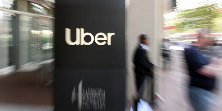 Uber’in siyah lüks araçları yeniden İstanbul’da