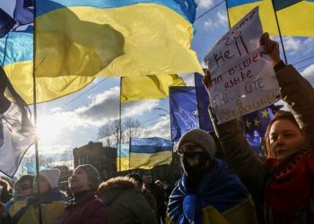 Ukrayna, Lugansk ve Donetsk dışında ülkenin tamamında OHAL kararı aldı