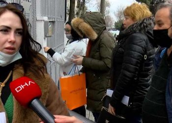 Ukraynalılar İstanbul'daki başkonsolosluğun kapısına dayandı