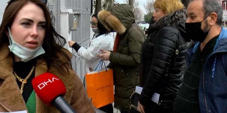 Ukraynalılar İstanbul'daki başkonsolosluğun kapısına dayandı