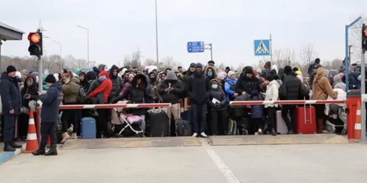 Ukrayna'nın işgali: Kendi başlarına kalan çocuklar, geride bırakılan ebeveynler
