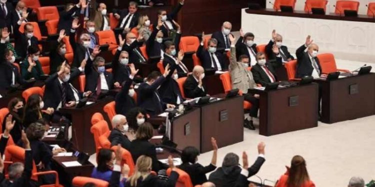 Uluslararası anlaşmalara ilişkin beş kanun teklifi TBMM'de kabul edildi