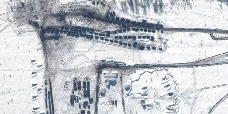 Uydu görüntülerine göre Rusya'nın Ukrayna sınırındaki varlığı sürüyor