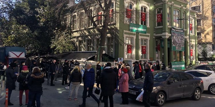 Vakıflar Genel Müdürlüğü tahliyesine karar verdiği BASAD polis zoruyla boşaltılıyor