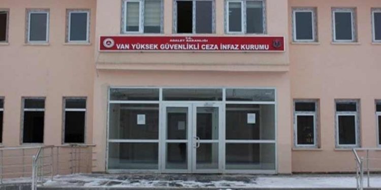 Van Cezaevi’ndek 140 tutuklu, Ramazan Turan için açlık grevinde