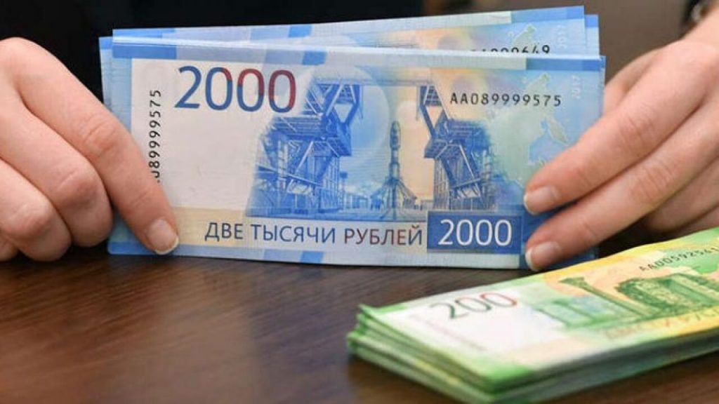 Yaptırımların ardından ruble yüzde 30'a yakın değer kaybetti