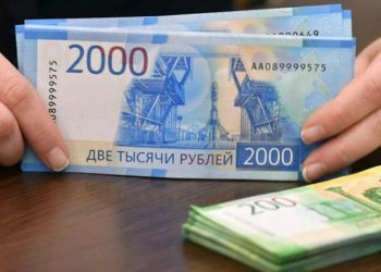 Yaptırımların ardından ruble yüzde 30'a yakın değer kaybetti