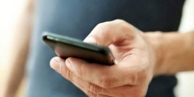 Yargıtay: İş yeri telefonunu izinsiz kullanmak tazminatsız kovulma sebebi