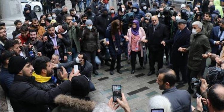Yasak böyle protesto edildi: ‘Her yerde her zaman Kürtçe müzik yapılacak…’