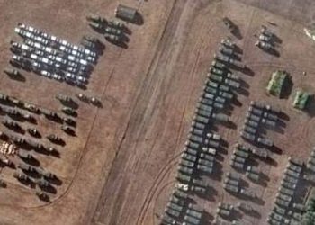 Yayımlanan uydu görüntüleri, Ukrayna sınırına yeni askeri teçhizat konuşlandırıldığını gösteriyor