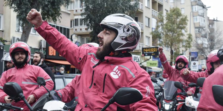 Yemeksepeti kuryeleri, üçüncü kez kontak kapattı: Ekmek alırken bile düşünüyoruz